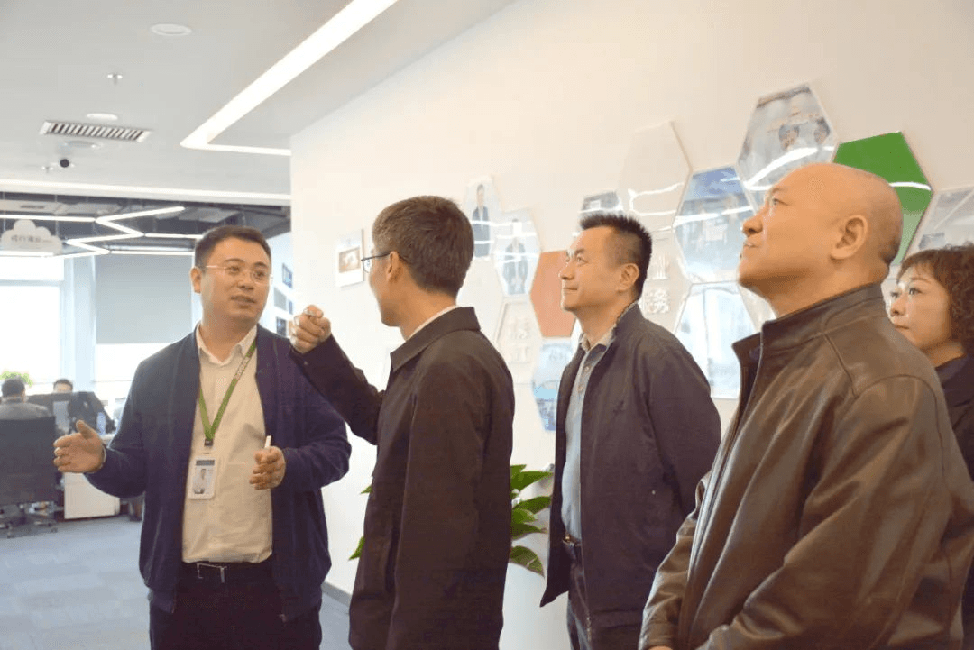 天津市河北区工商联一行莅临戎行集团考察指导